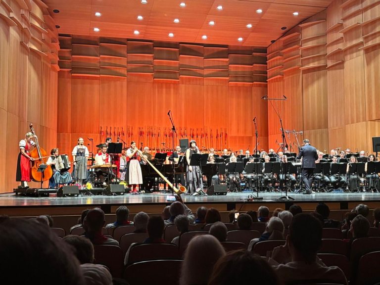 Scommessa vinta! Applausi al LAC per Swiss Folk Pop